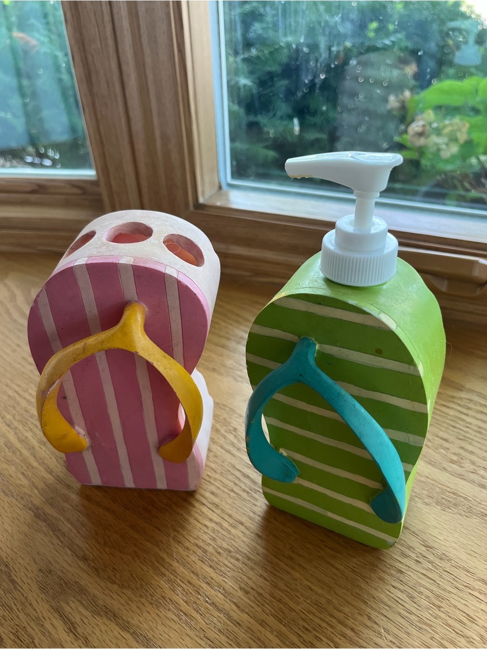 Flip Flop Beach Theme Bathroom Soap Dispenser and Toothbrush Holder Set. Two-pi